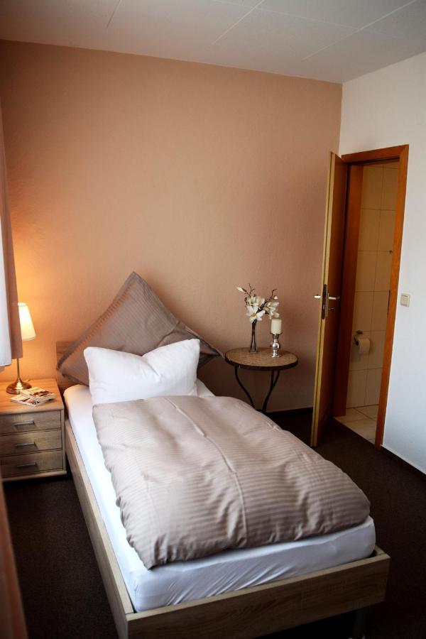 Hotel- Restaurant Kerzan'S Дортмунд Екстер'єр фото